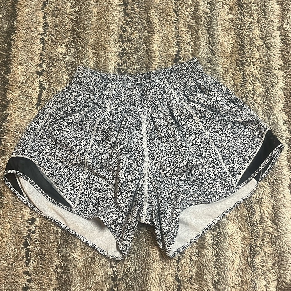 Lululemon Daisy Design Hotty Hot Shorts